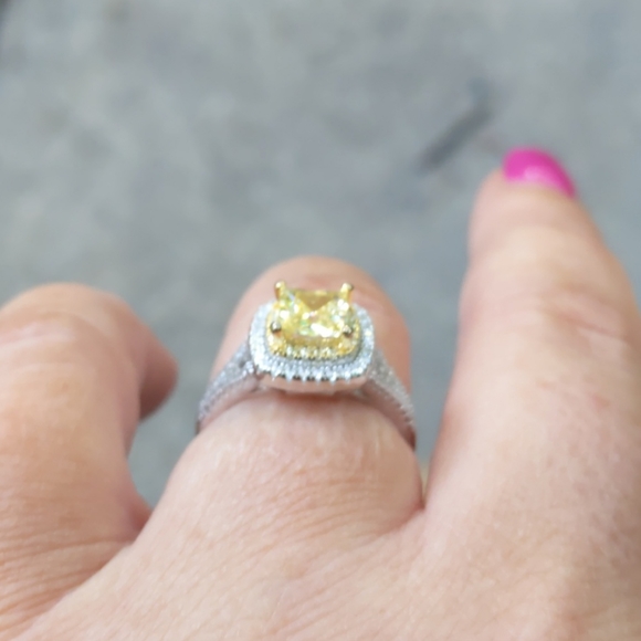 Engagement ring - Picture 2 of 4